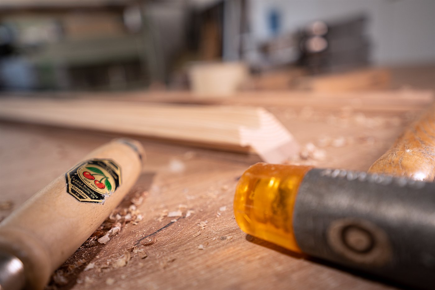 Detailarbeit mit Stecheisen – echtes Tischlerhandwerk in Essen